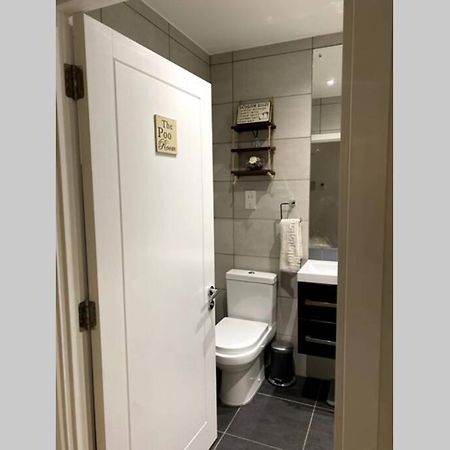 Luxury 1 Bedroom Apartment With Netflix & Parking Borehamwood Eksteriør billede